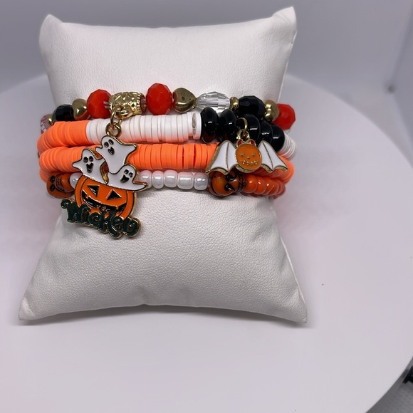 4 Halloween themed stackable bracelets with charms & beads - Picture 11 of 13